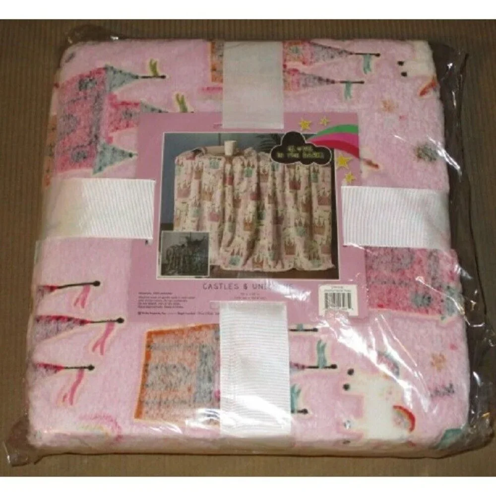 New Unicorns & Castles Glow in the Dark Plush Gift Fleece Throw Blanket Pink NIP - Picture 2 of 2
